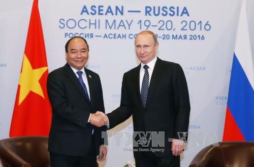 Premierminister Nguyen Xuan Phuc trifft Russlands Präsident Wladimir Putin - ảnh 1